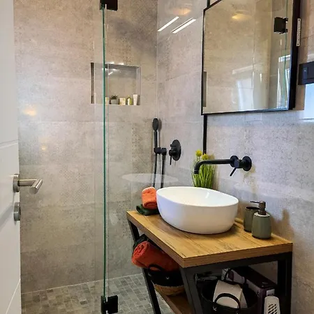 Apartment In The Very Heart Of - 50m To The